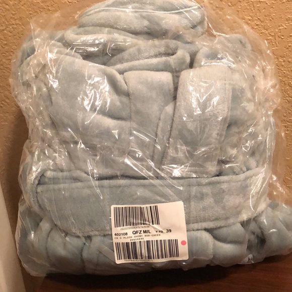 NWT Victoria’s Secret Cozy Short Plush Robe. HTF Color Sage Green. M/L. Soft. - Picture 7 of 12